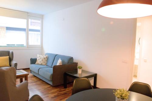 Sweet BCN Three Bedroom Apartment - image 4