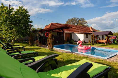 Viesnīcas āriene, Nature-Surrounded Transylvanian Home with Pool in Bălnaca
