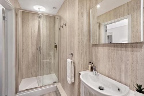 King Room image 9