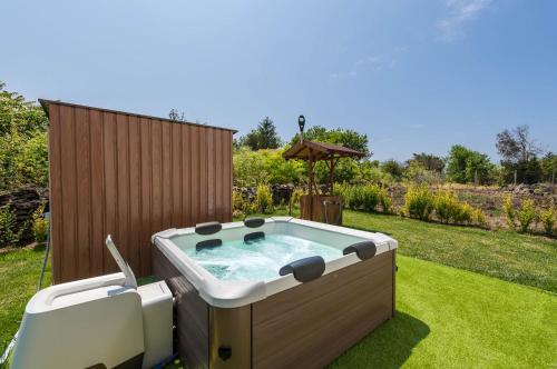Apkārtne, Sea Breeze Vacation House I BBQ & Jacuzzi in Krapets