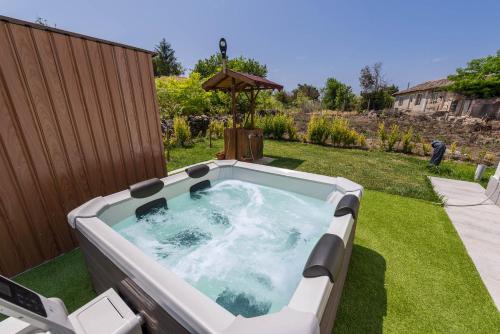 Apkārtne, Sea Breeze Vacation House I BBQ & Jacuzzi in Krapets