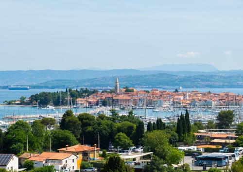 Skats, GMS Apartment with Sea View Izola in Jagodje