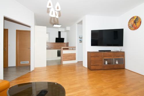 Koplietošanas atpūtas telpa ar TV, GMS Apartment with Sea View Izola in Jagodje