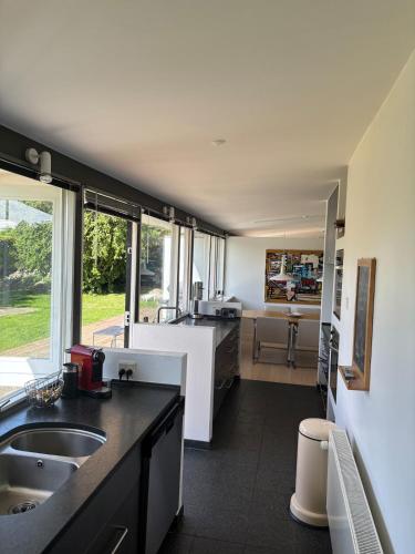 köök, Spacious villa with beautiful garden and terrace in Rungsted