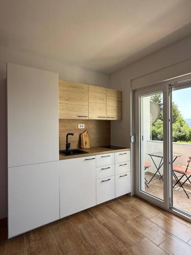 Stylish Studio with a sea view, Tivat (photo 9)