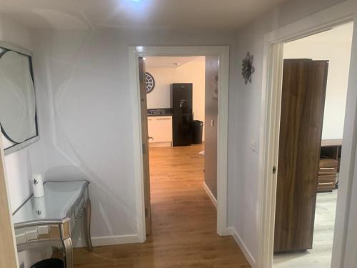 Deluxe One-Bedroom Apartment with City View image 2