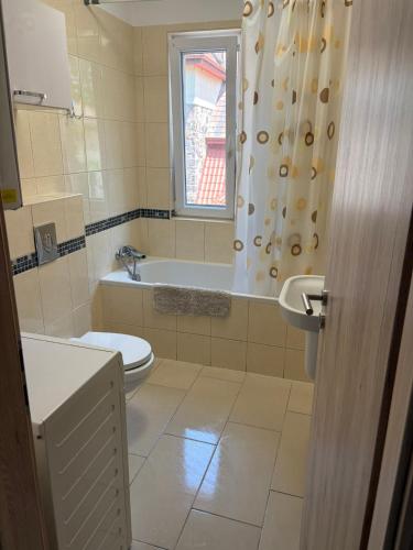 Kohl Wellness Apartman - image 5