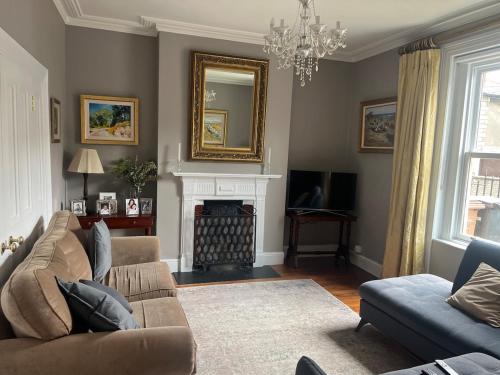 Victorian house with cricket ground views – khách sạn tại Ranelagh / Dartry