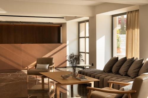 ทัศนียภาพภายนอกโรงแรม, Naus Hotel in นัฟพลิออน