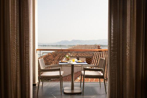 ทัศนียภาพ, Naus Hotel in นัฟพลิออน