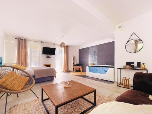 Suite and Spa 21