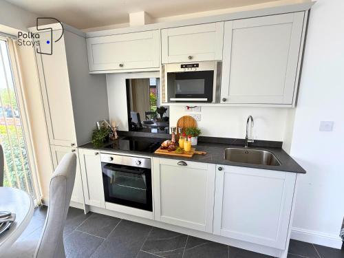 virtuve, No 1 PolkaStays Ivy Farm Willow Cottage in Westby-with-Plumptons