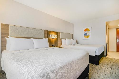 Holiday Inn Express & Suites Buffalo Airport by IHG in Cheektowaga, USA