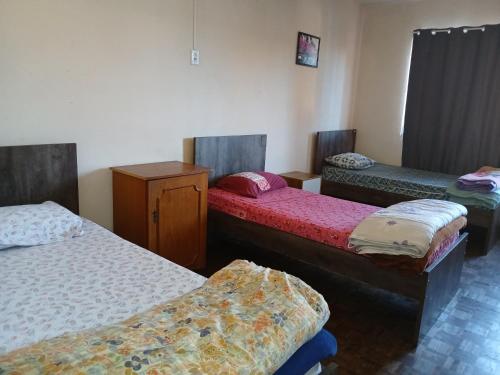 4 twin beds