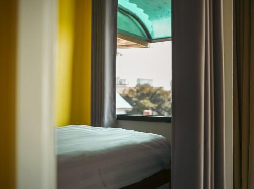 5 twin beds