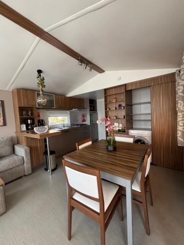 Kitchen, Myosotis mobile home 6p camping siblu near Les Coloniaux