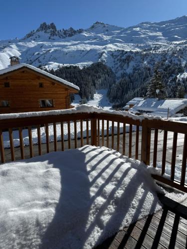 Balcony/terrace, Appartement de luxe 6 personnes 3 chambres Meribel Mottaret location du samedi au samedi in Meribel
