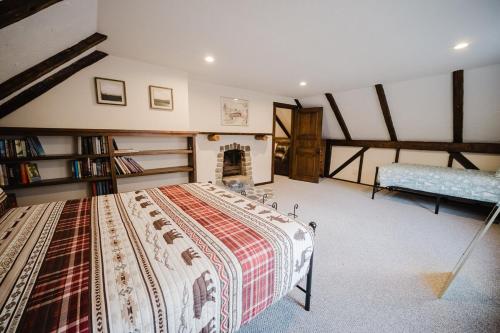 13 Beds, 17 Guests with Hot tub only 15Mins to Sunday River, Newry (Foto 6)
