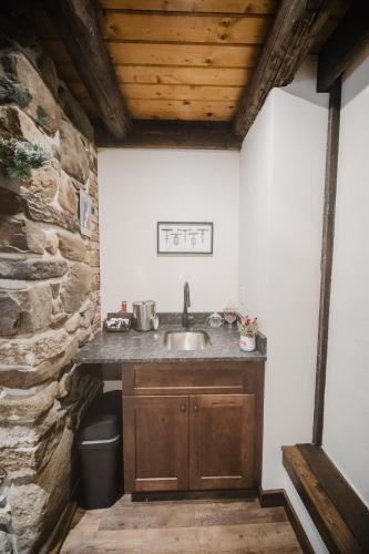 13 Beds, 17 Guests with Hot tub only 15Mins to Sunday River, Newry (Foto 5)