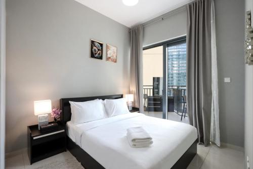 Stylish 1BR Close to Metro Burj Khalifa & Dubai Canal, Dubái (foto 2)