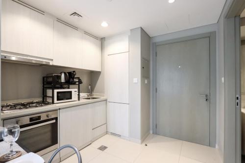 Stylish 1BR Close to Metro Burj Khalifa & Dubai Canal, Dubái (foto 4)