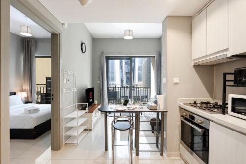 Stylish 1BR Close to Metro Burj Khalifa & Dubai Canal, Dubái (foto 9)