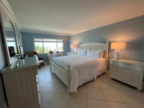 Siesta Dunes 2-404 by Siesta Dunes, Sarasota