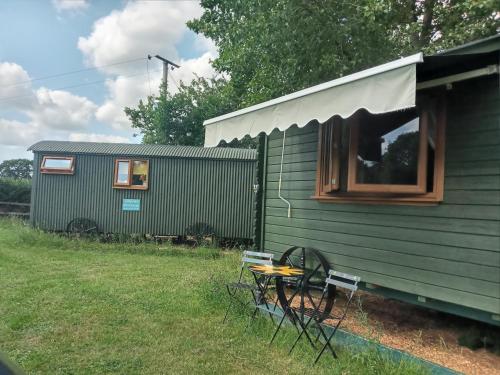 Glamping Malvern shepherd hut in Newland