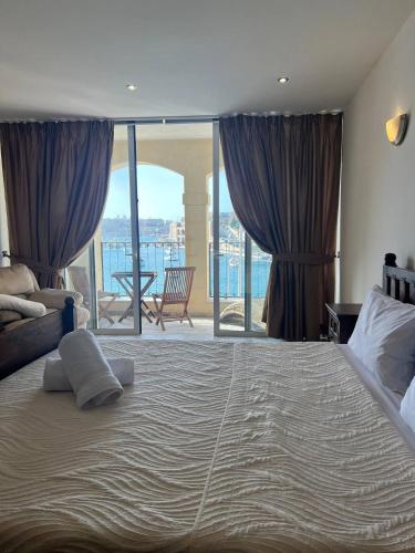 Front Row Malta - Grand Harbour Home with Iconic Valletta Views in Birgu
