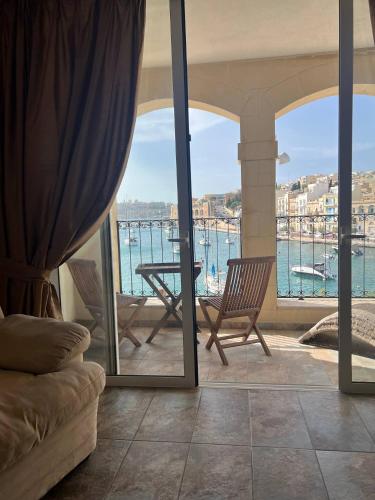 From €69 - Front Row Malta - Your Grand Harbour Home with Rooftop ...