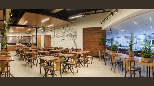 Restaurante, Hplus Vision Executive in Monumental Axis