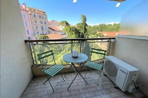 L'ILOT avec balcon, mignon et charmant, un havre de paix au cœur du centre-ville