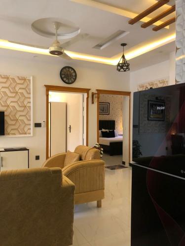 Luxury Family Apartment - image 11