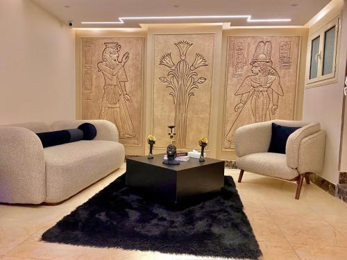 New Museum Pyramids inn - main image