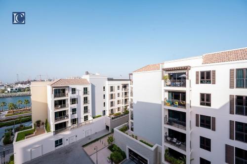 Surrounding environment, Luxury Escapes - Breathtaking 1BR with Sea View Port Lamer near Nikki Beach Dubai