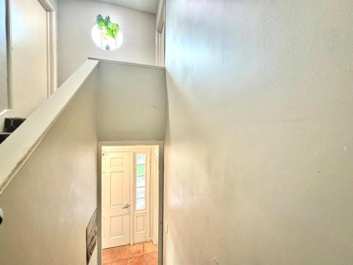 ทัศนียภาพภายนอกโรงแรม, Charming Studio In Historic Spanish Town Location near เรือรบ ยูเอสเอสคิดด์