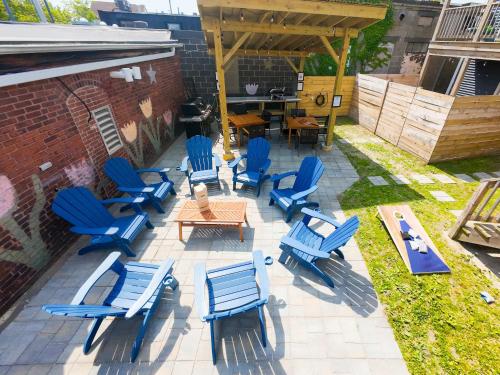 Jennifer's Chic Modern 1st Floor Apt Private Patio - image 4
