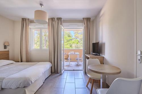 2 twin beds