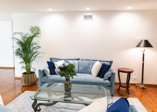 La Villa della Luce near Beverly Hills Fantastic City view and hot tub, Los Angeles