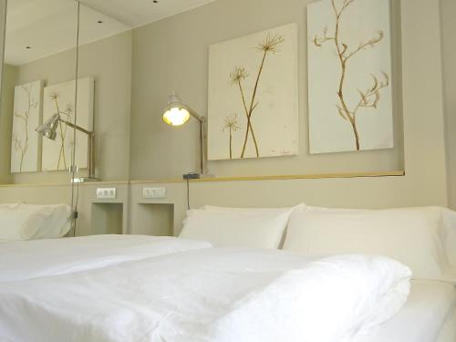 Ferran Batík by Bizflats Terrace Penthouse near Camp Nou - image 3
