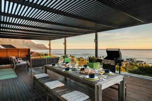 Sea View 3bed Apt w Pool near Beaches Glen Sunsets - image 8
