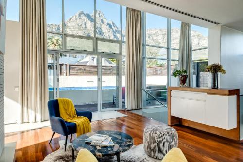 Sea View 3bed Apt w Pool near Beaches Glen Sunsets - image 6