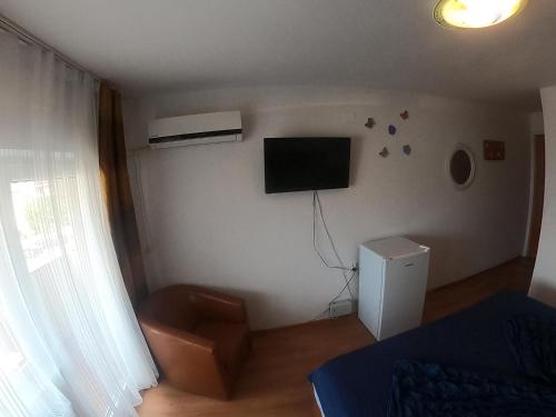 Double or Twin Room image 3