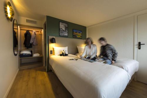 Twin Room image 10