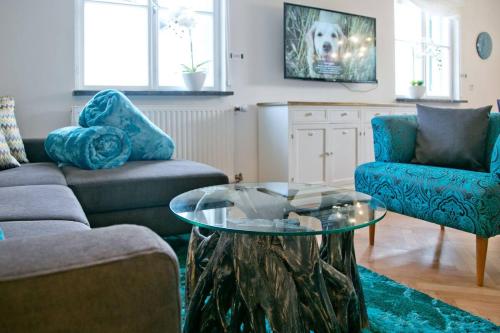 Three-Bedroom Villa with Garden image 6