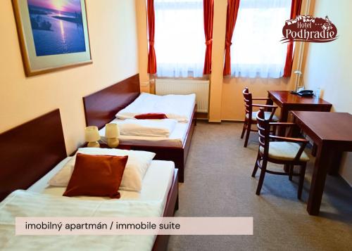 2 twin beds, 1 sofa bed