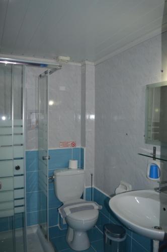 Three-Bedroom Apartment with Sea View image 9