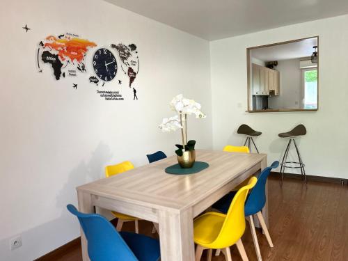 LE DUPLEX CHESSY - Jardin - Netflix - 2 Parkings - Mon Séjour à Disneyland (LE DUPLEX CHESSY - 15min From Disneyland - 2 Private Parkings - Garden - KingSize & QueenSize Bed - ) in Шессі