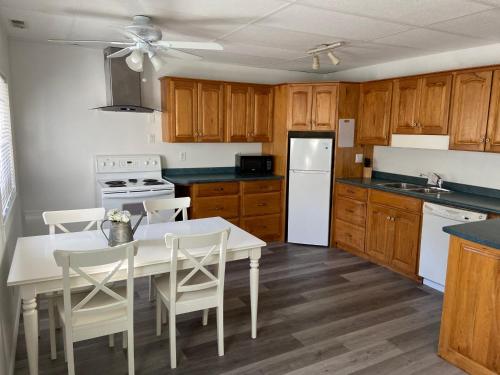 Cozy Cottage Retreat in Lambton Shores (ON)