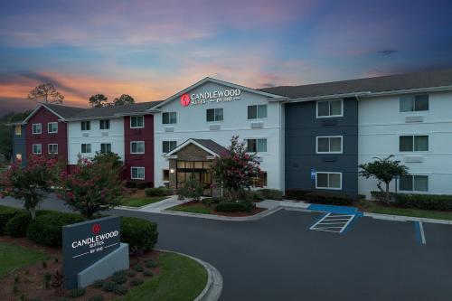 Southpoint Suites in Jacksonville, USA